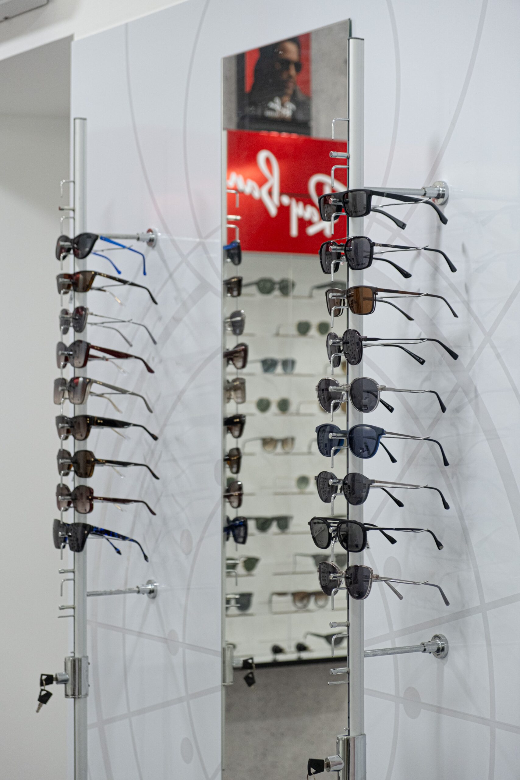 Loja Optimed - Teatro | Expositor Ray-Ban